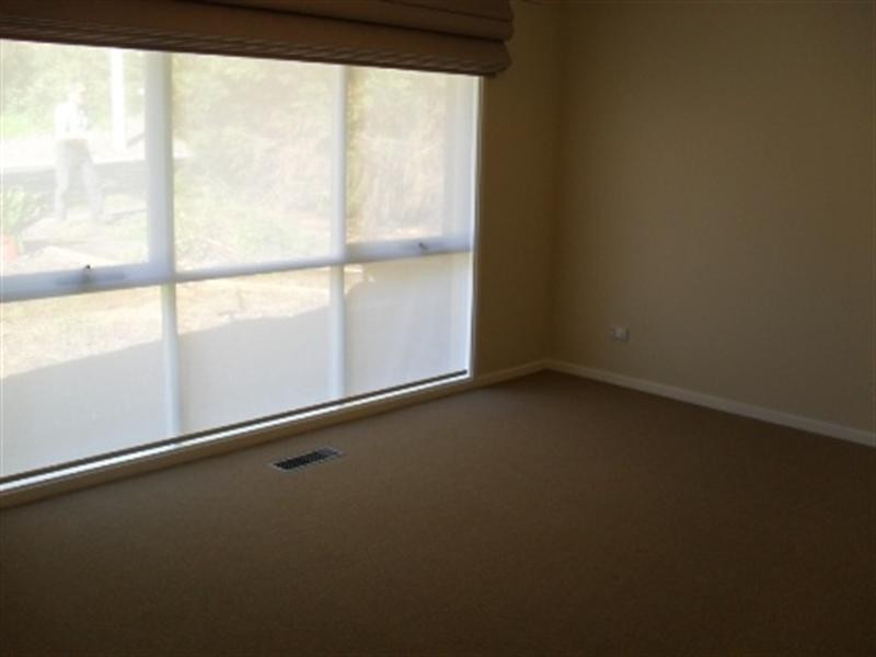 52 Crossman Drive, Croydon Hills VIC 3136