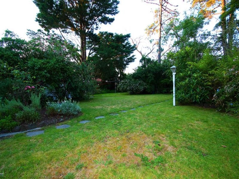 35 Glen Ebor Avenue, Blackburn VIC 3130