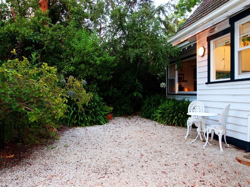 35 Glen Ebor Avenue, Blackburn VIC 3130