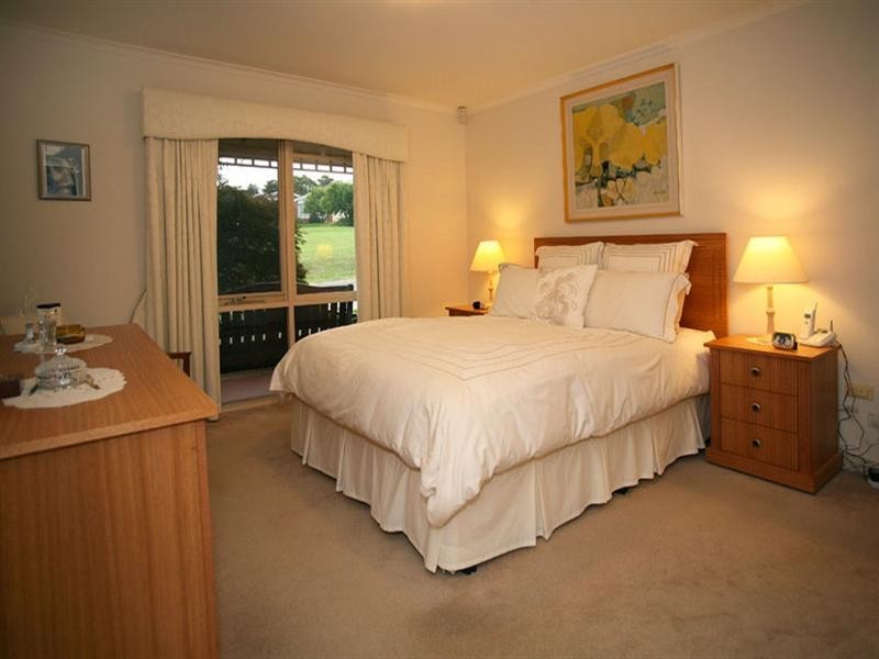 1 Devere Garden, Vermont South VIC 3133