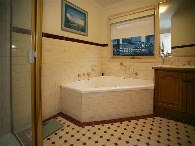 1 Devere Garden, Vermont South VIC 3133