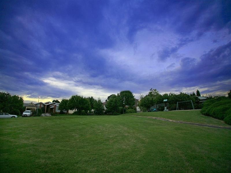 1 Devere Garden, Vermont South VIC 3133