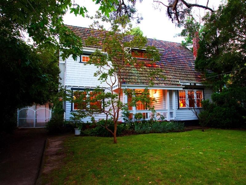 35 Glen Ebor Avenue, Blackburn VIC 3130