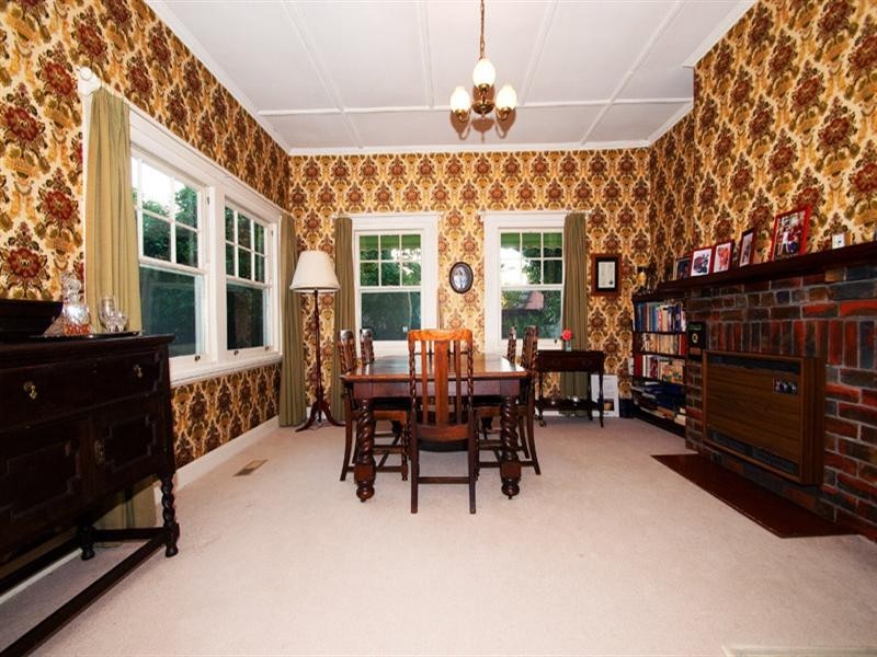 35 Glen Ebor Avenue, Blackburn VIC 3130