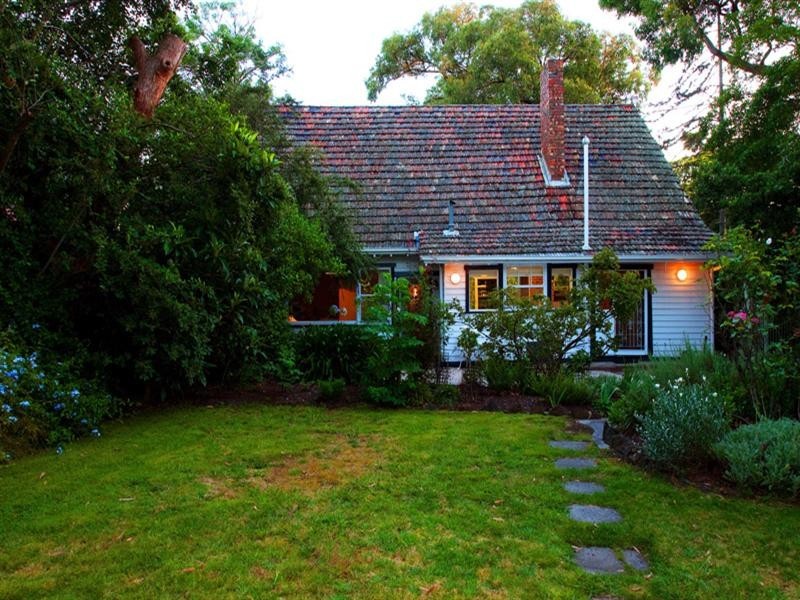 35 Glen Ebor Avenue, Blackburn VIC 3130