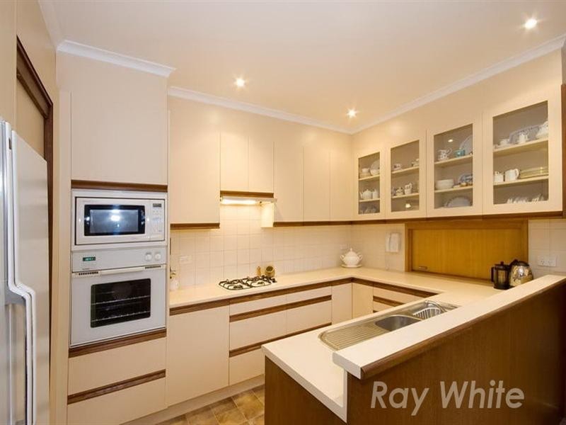 18 Wellington Avenue, Blackburn VIC 3130