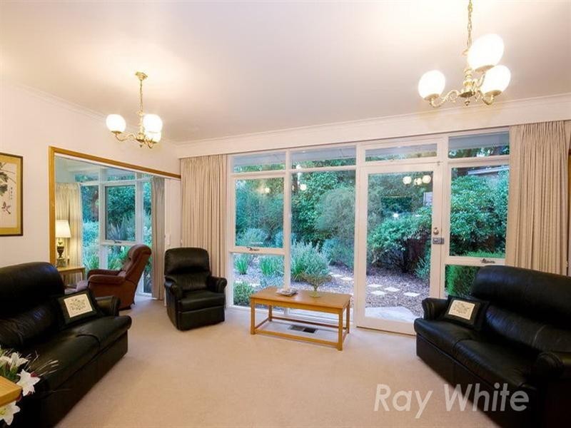 18 Wellington Avenue, Blackburn VIC 3130