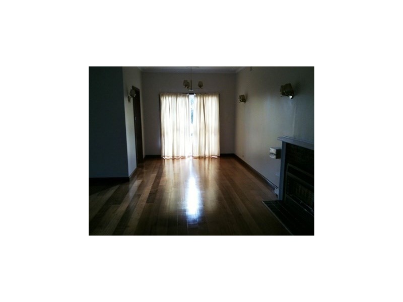 18 Renown Street, Burwood VIC 3125