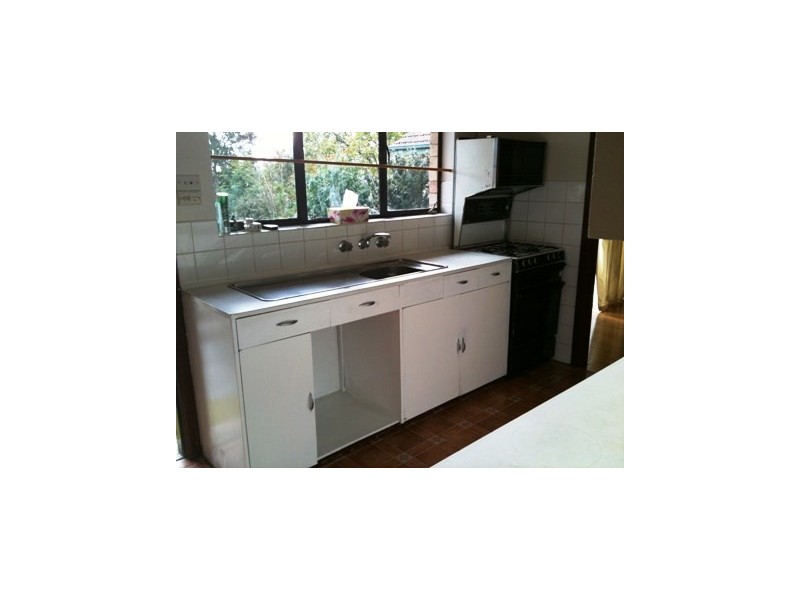 18 Renown Street, Burwood VIC 3125