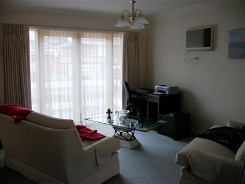 2/25 Vicki Street, Blackburn South VIC 3130