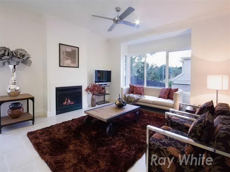 2/18 Molleton Street, Blackburn VIC 3130