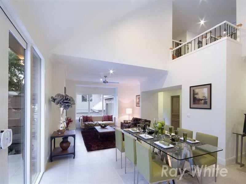 2/18 Molleton Street, Blackburn VIC 3130