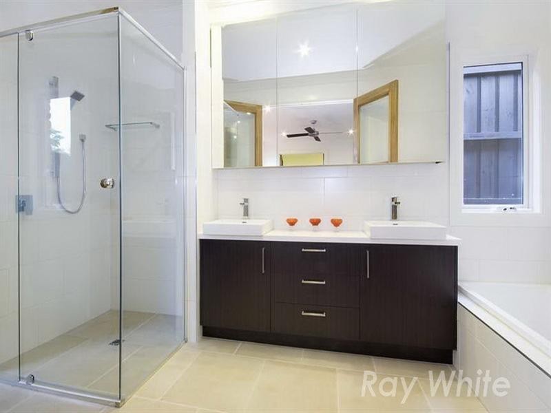 2/18 Molleton Street, Blackburn VIC 3130