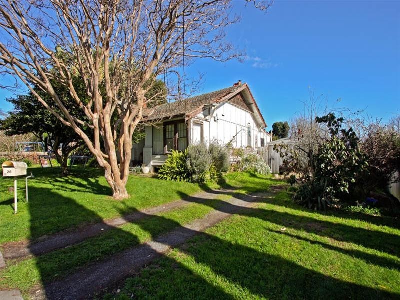 26 Halls Parade, Mitcham VIC 3132