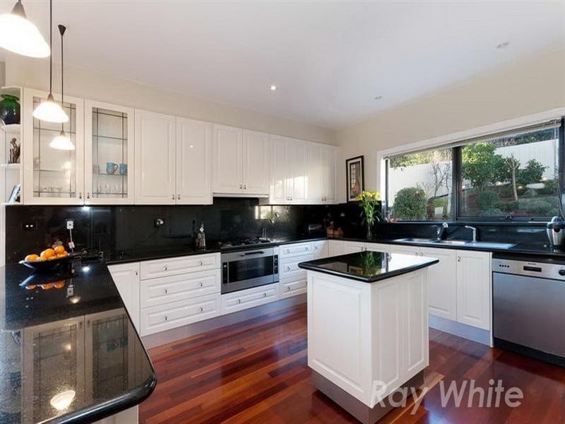 33 Golden Way, Bulleen VIC 3105