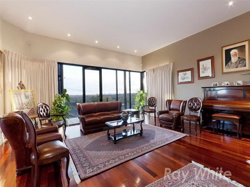 33 Golden Way, Bulleen VIC 3105