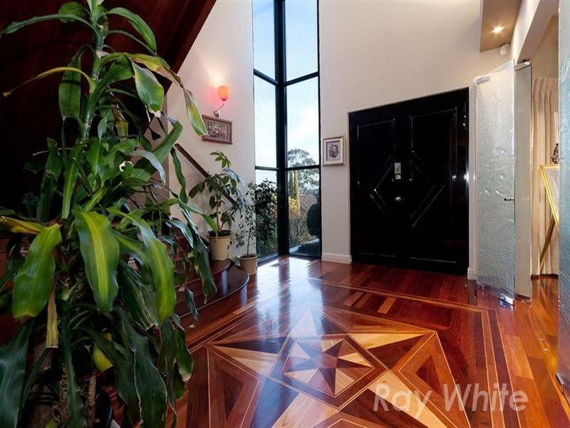 33 Golden Way, Bulleen VIC 3105