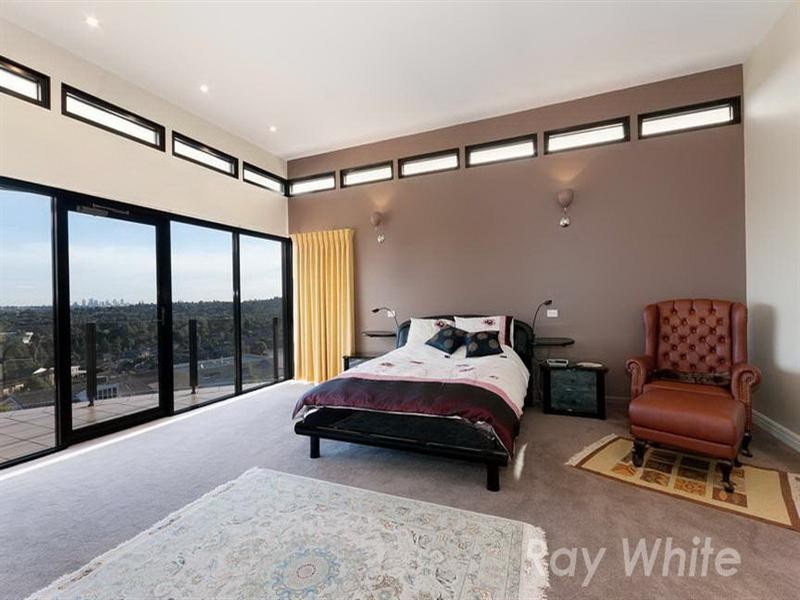 33 Golden Way, Bulleen VIC 3105