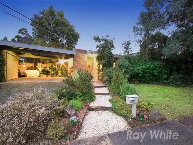 18 Torwood Drive, Vermont South VIC 3133