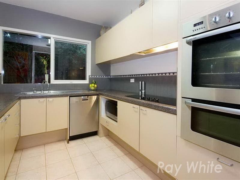 18 Torwood Drive, Vermont South VIC 3133