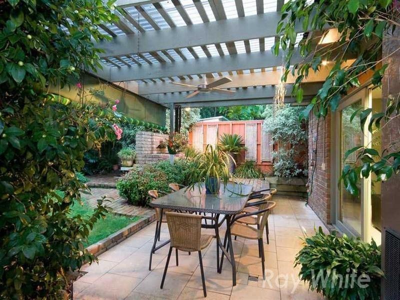 18 Torwood Drive, Vermont South VIC 3133