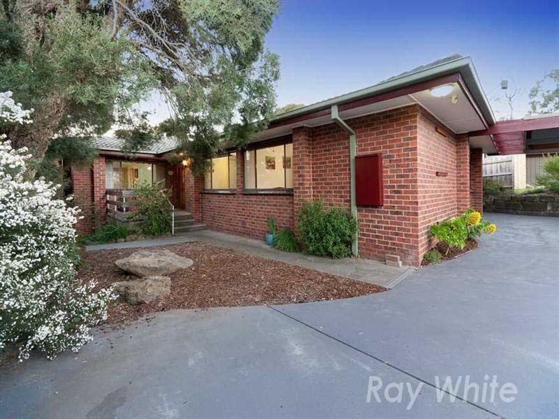 9 Highland Avenue, Mitcham VIC 3132