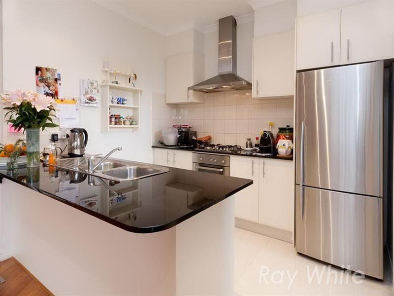 2/9 Poole Street, Burwood VIC 3125