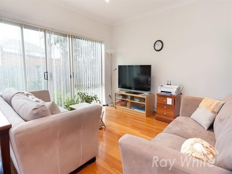 2/9 Poole Street, Burwood VIC 3125