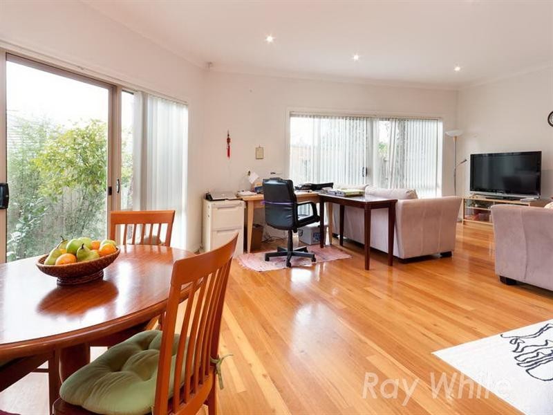 2/9 Poole Street, Burwood VIC 3125