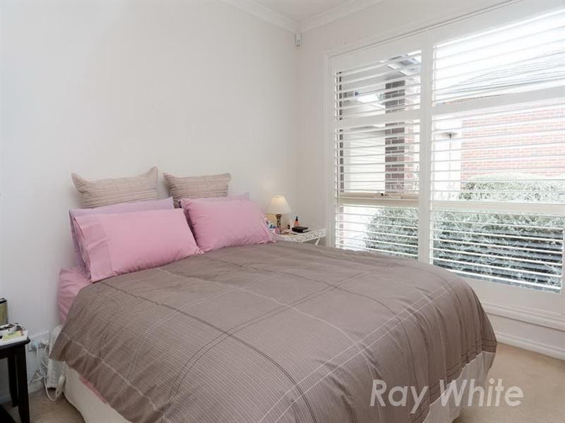 2/9 Poole Street, Burwood VIC 3125