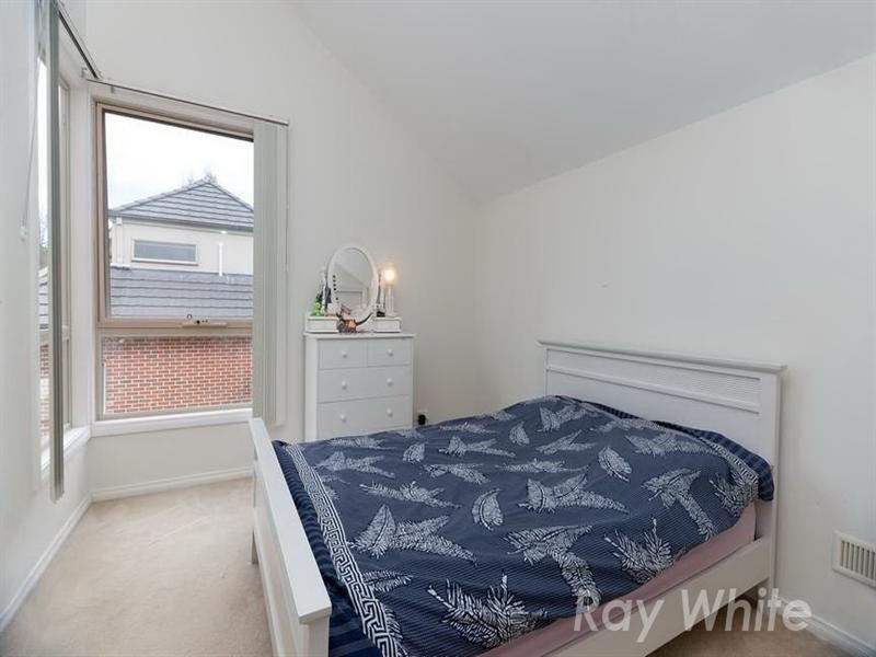 2/9 Poole Street, Burwood VIC 3125