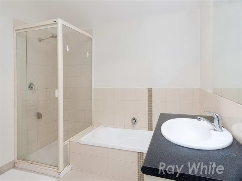 2/9 Poole Street, Burwood VIC 3125