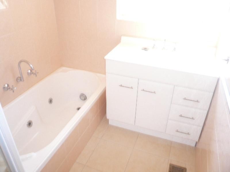 4 Troy Court, Forest Hill VIC 3131