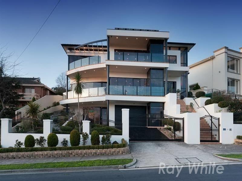 33 Golden Way, Bulleen VIC 3105