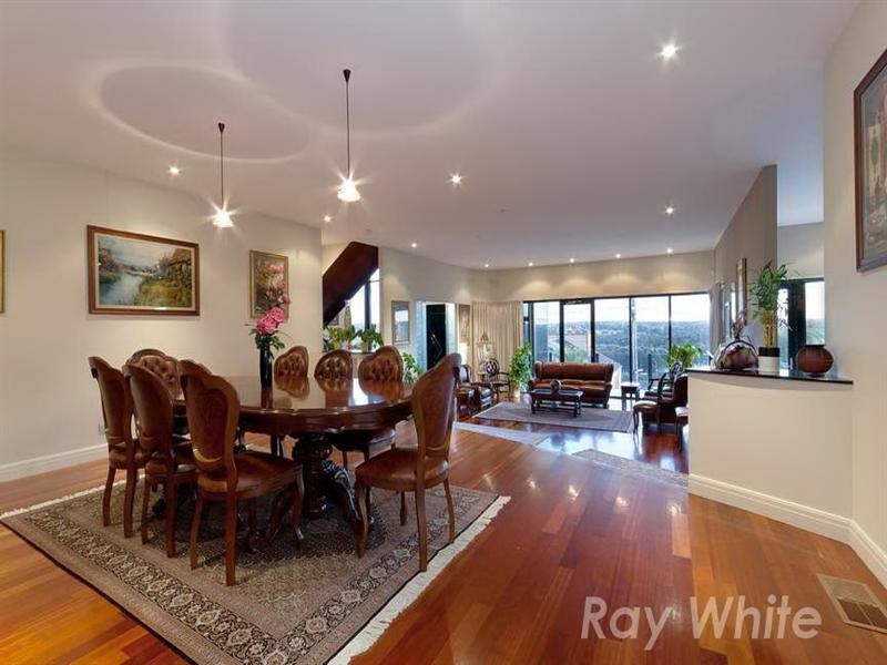 33 Golden Way, Bulleen VIC 3105