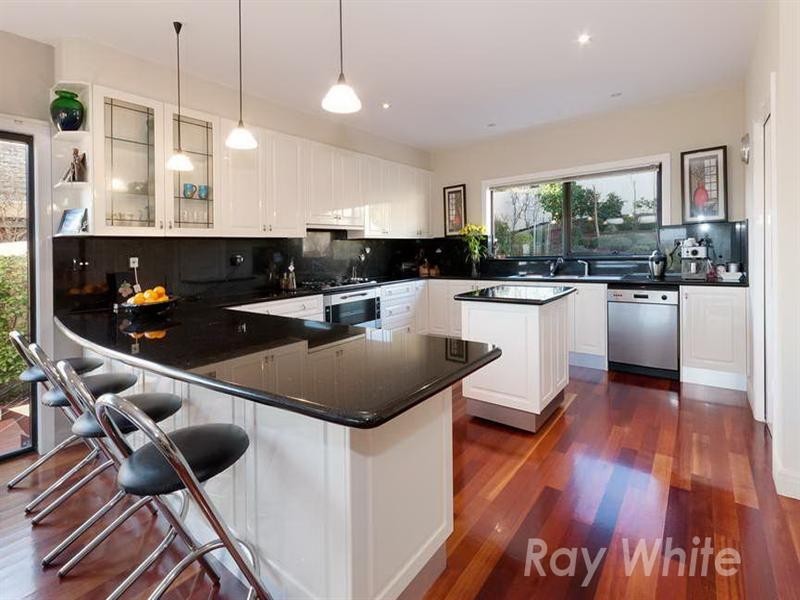33 Golden Way, Bulleen VIC 3105