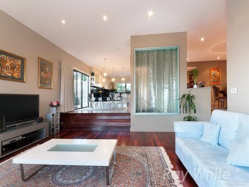33 Golden Way, Bulleen VIC 3105