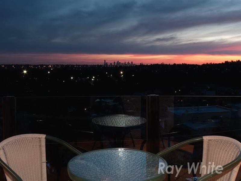 33 Golden Way, Bulleen VIC 3105