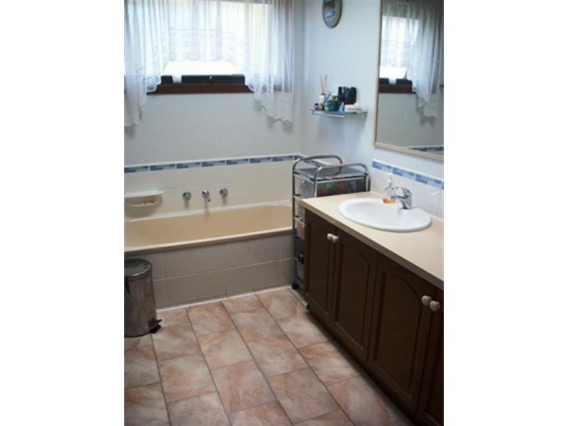 17 Huntingdon Avenue, Bayswater North VIC 3153