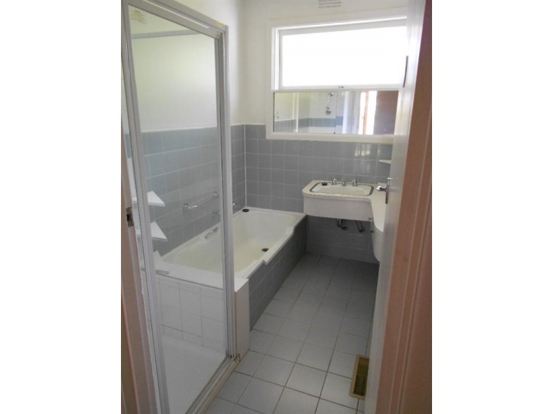 18 Bonview Crescent, Burwood East VIC 3151