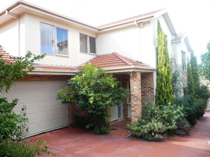 2/19 McCubbin Street, Burwood VIC 3125