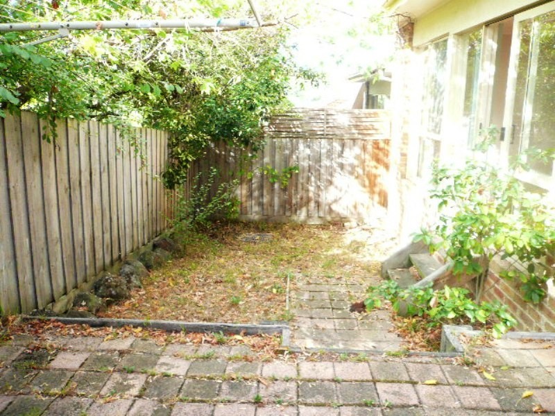 2/19 McCubbin Street, Burwood VIC 3125