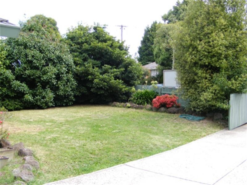 51 Sevenoaks Road, Burwood East VIC 3151