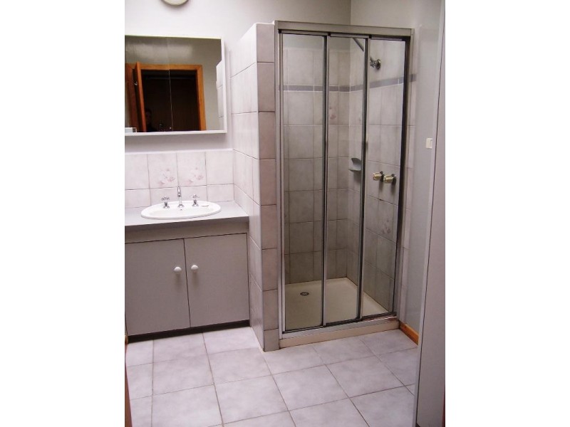 8 Rothsay Avenue, Burwood VIC 3125