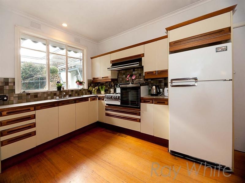 11 Barrina Street, Blackburn South VIC 3130