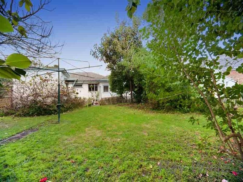 11 Barrina Street, Blackburn South VIC 3130