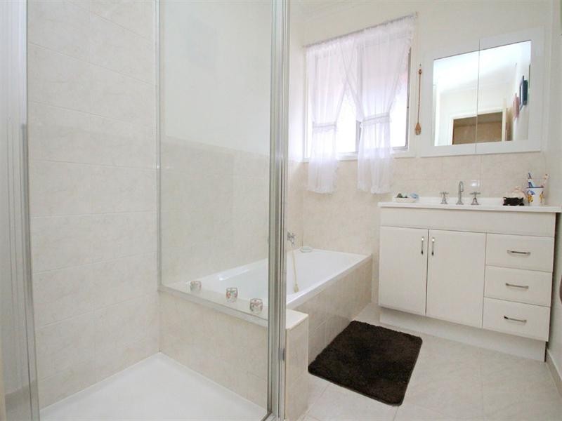 5 Cohuna Court, Burwood East VIC 3151