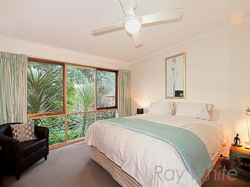 2/25 Stanley Grove, Blackburn VIC 3130