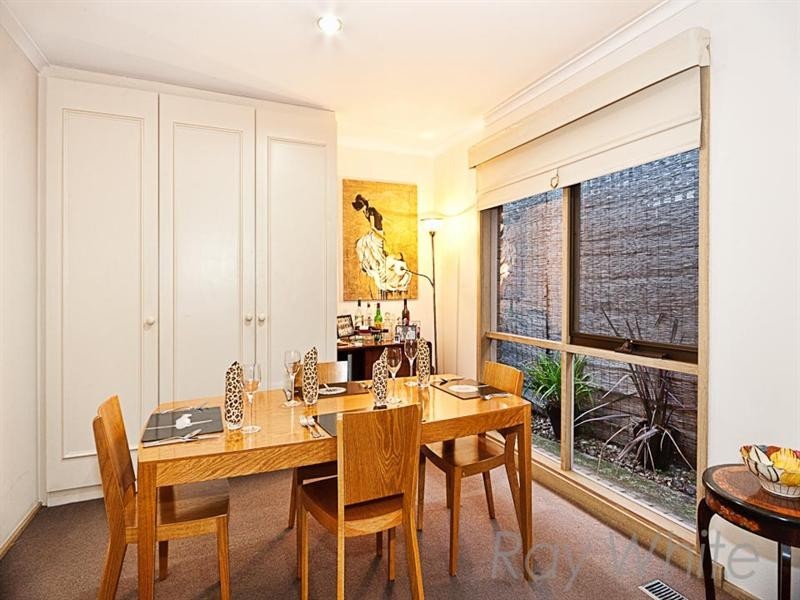 2/25 Stanley Grove, Blackburn VIC 3130