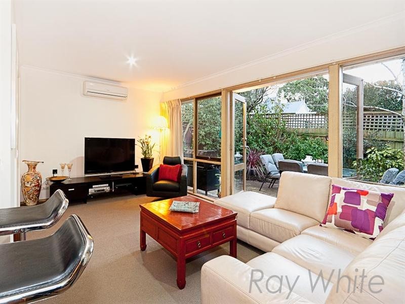 2/25 Stanley Grove, Blackburn VIC 3130